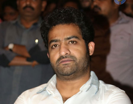 ntr helps his fan,hero ntr,jr ntr news,ntr helping nature,  అభిమాని కుటుంబానికి అండగా ఎన్టీఆర్..!